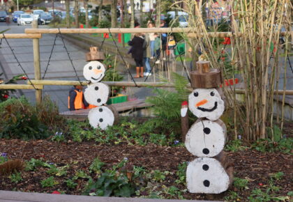 Aménagement paysager des abords de la mairie pour les fêtes de Noël